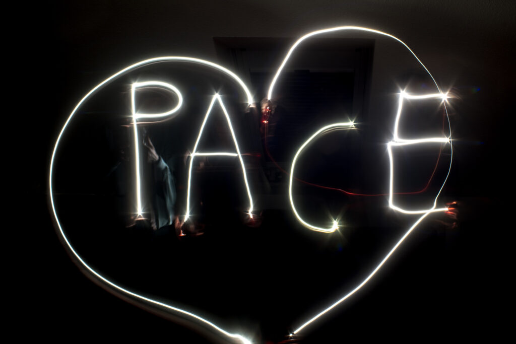 Lightpainting mit Herz und Schriftzug "Pace"